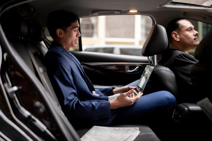 Chauffeur for business meetings in Dubai